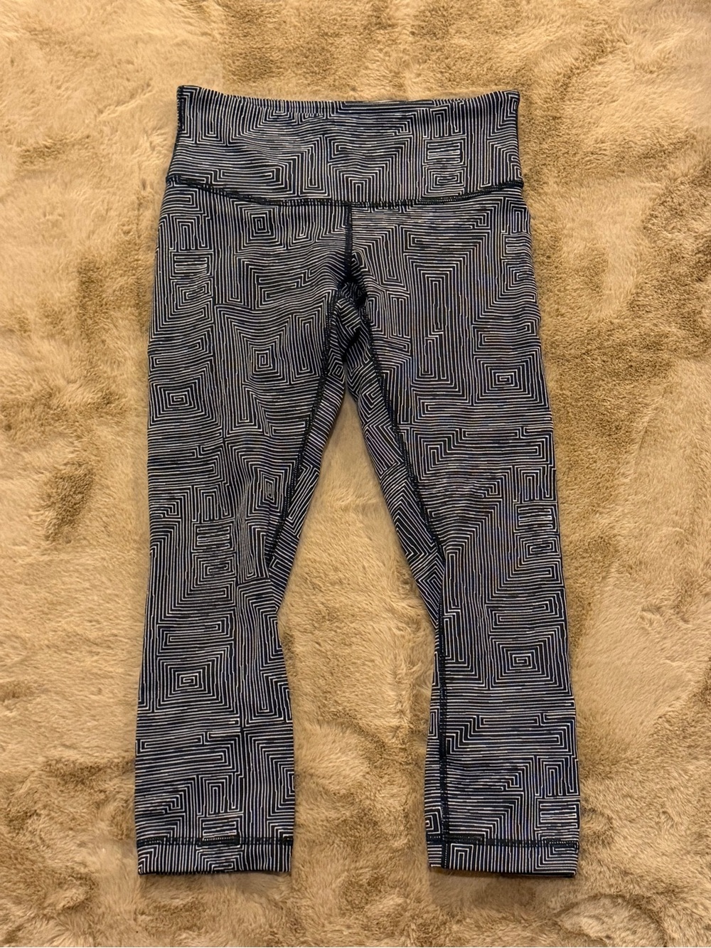 LULULEMON WUNDER UNDER 4 XS EXTRA SMALL GEOMETRIC MAZE BLACK WHITE CROP GUC